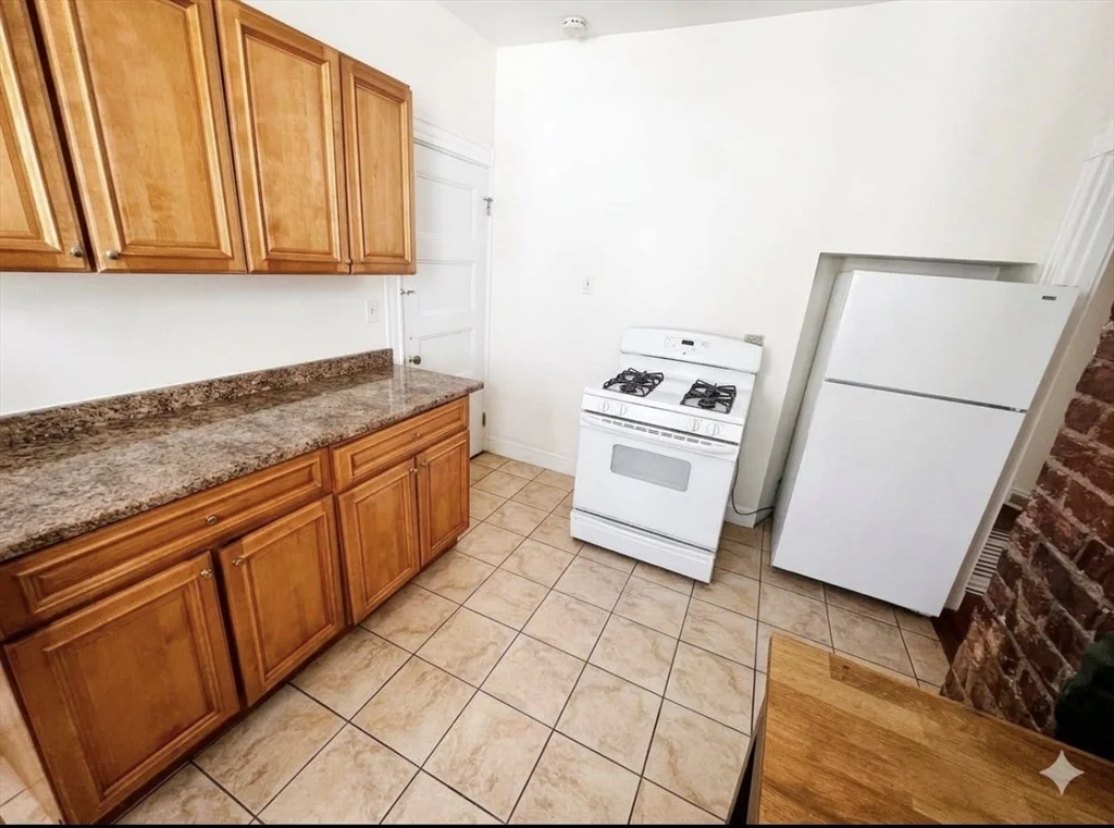 3 bed, 1 bath apartment for rent at 75 Elmira Unit -, Brighton — photo 12 of 14