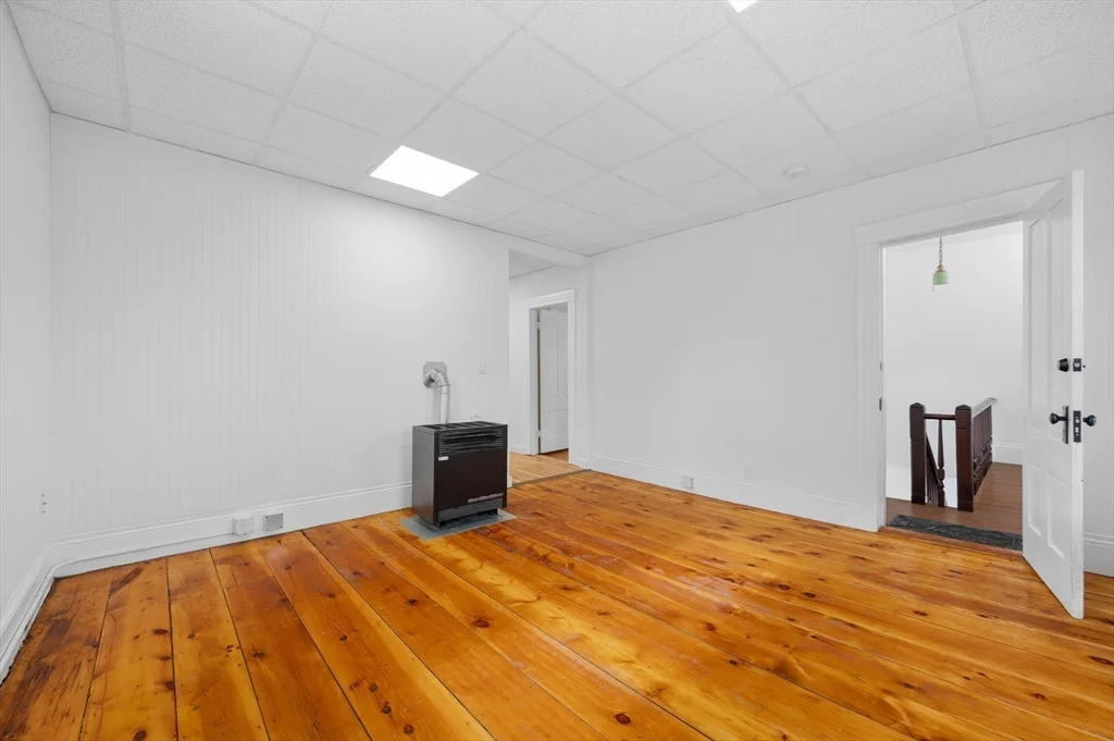 3 bed, 1 bath apartment for rent at 75 Gage St Unit 3, Worcester — photo 5 of 11