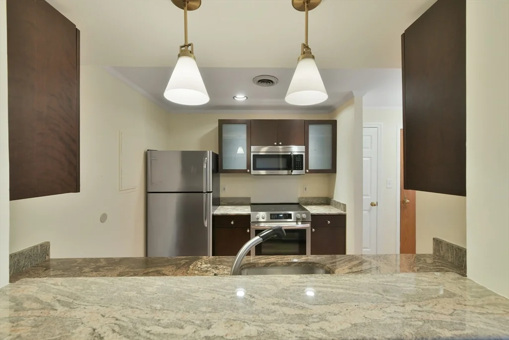 1 bed, 1 bath apartment for rent at 75 Glen Rd Unit B5, High Street Hill — photo 3 of 17