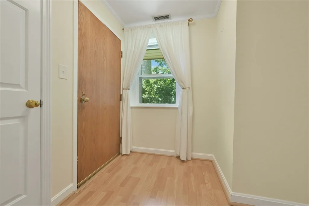 1 bed, 1 bath apartment for rent at 75 Glen Rd Unit B5, High Street Hill — photo 12 of 17