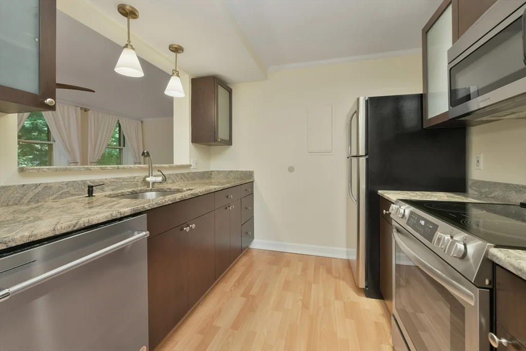 1 bed, 1 bath apartment for rent at 75 Glen Rd Unit B5, High Street Hill — photo 4 of 17
