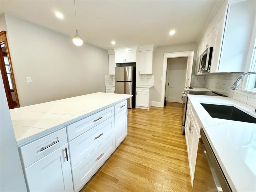 3 bed, 1 bath apartment for rent at 75 Governor Winthrop Rd Unit N/A, Ten Hills — photo 4 of 35