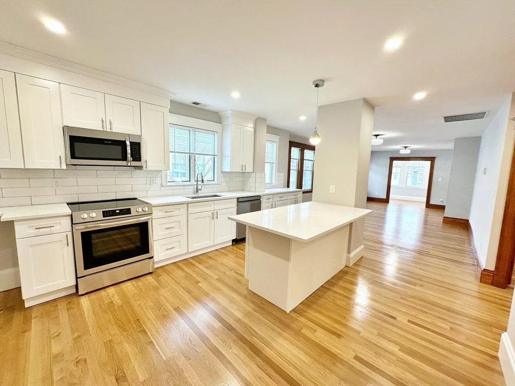 3 bed, 1 bath apartment for rent at 75 Governor Winthrop Rd Unit N/A, Ten Hills — photo 2 of 35