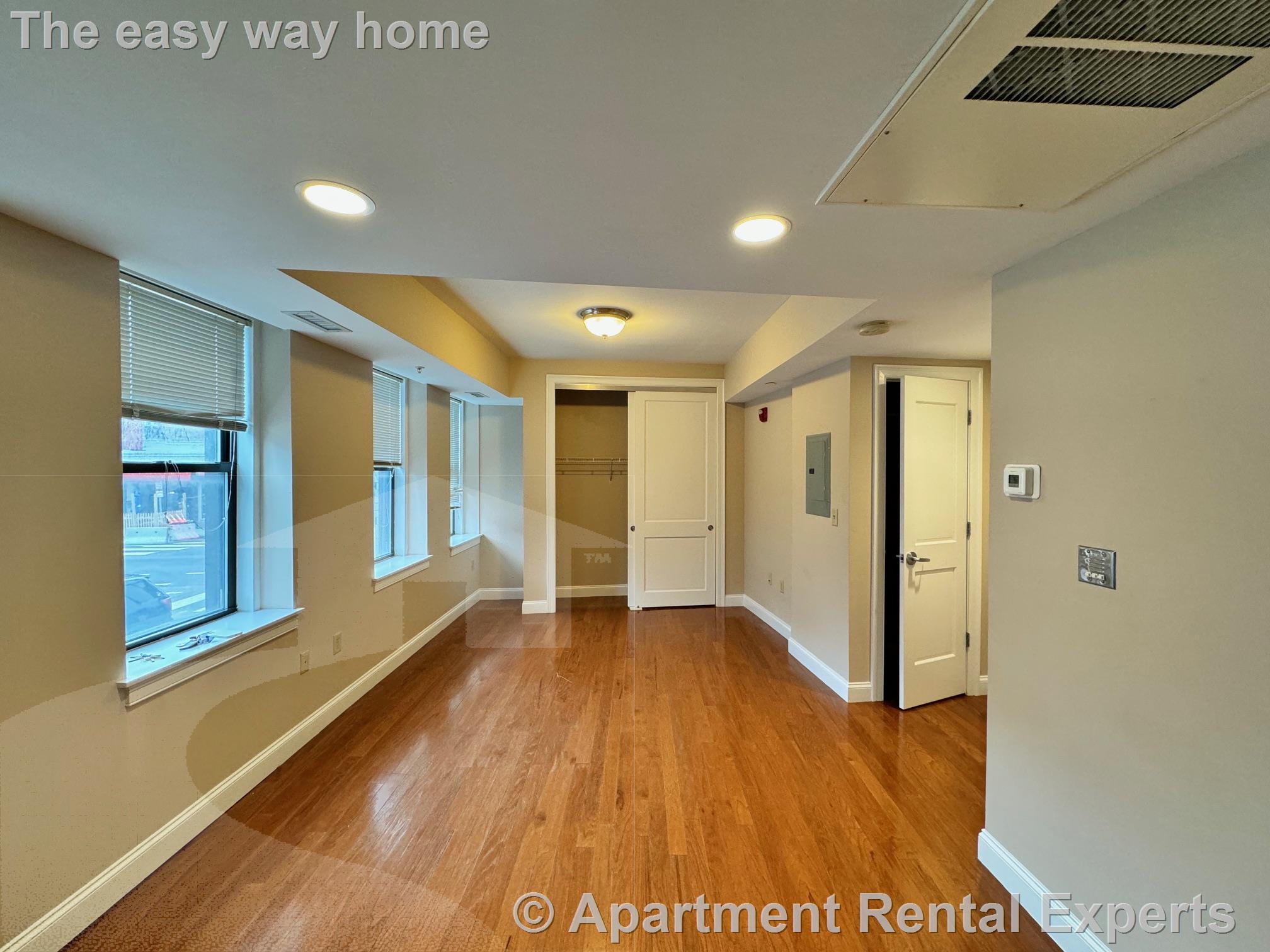 Studio bed, 1 bath apartment for rent at 75 Hancock St Unit 1, Central Square — photo 2 of 4