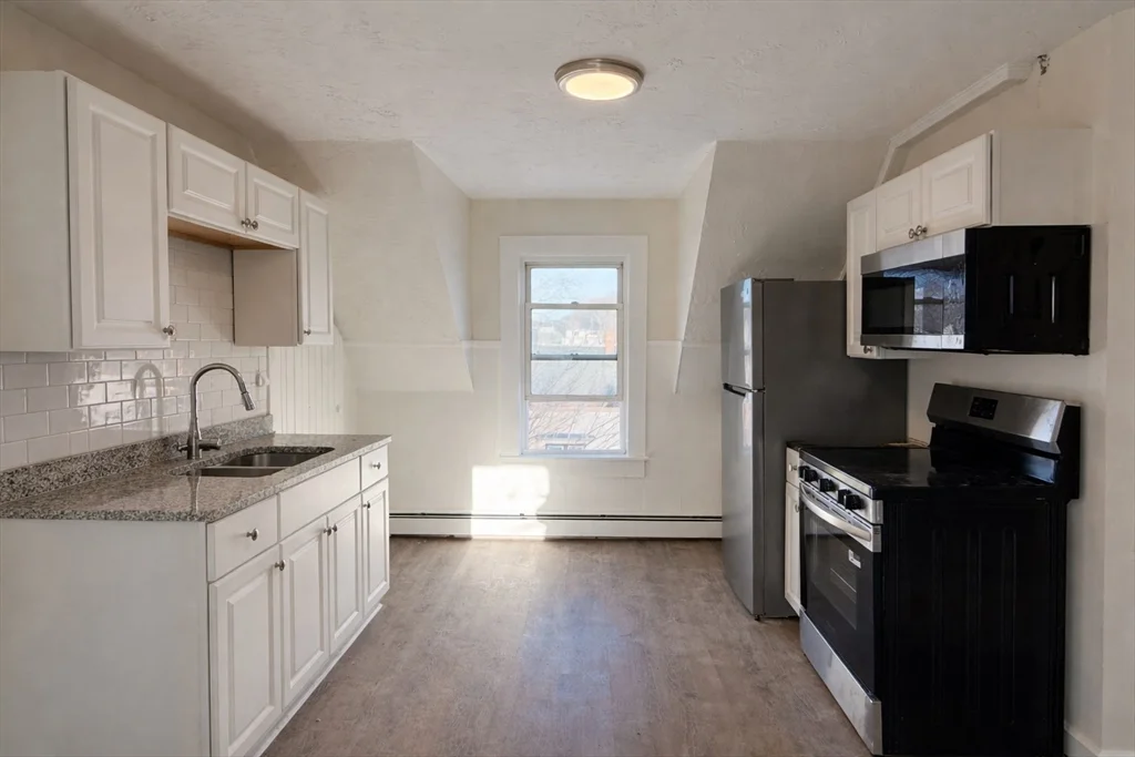 1 bed, 1 bath apartment for rent at 75 Haviland Ave Unit 3, Lynn — photo 3 of 10