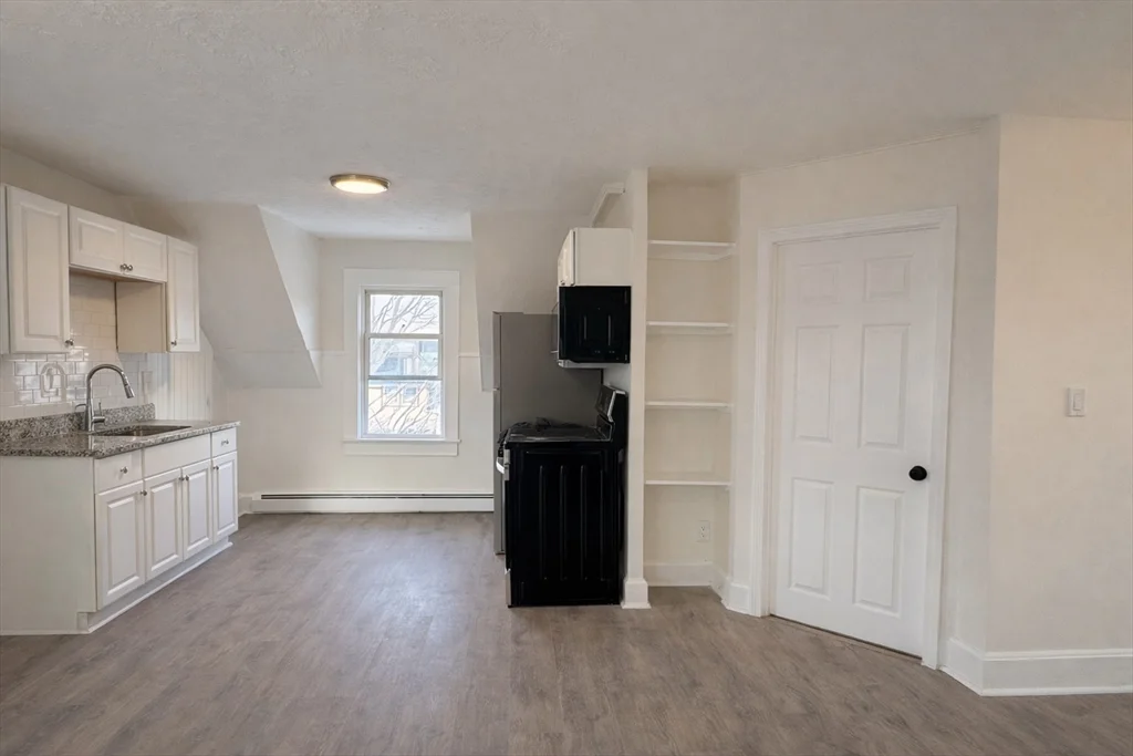 1 bed, 1 bath apartment for rent at 75 Haviland Ave Unit 3, Lynn — photo 2 of 10