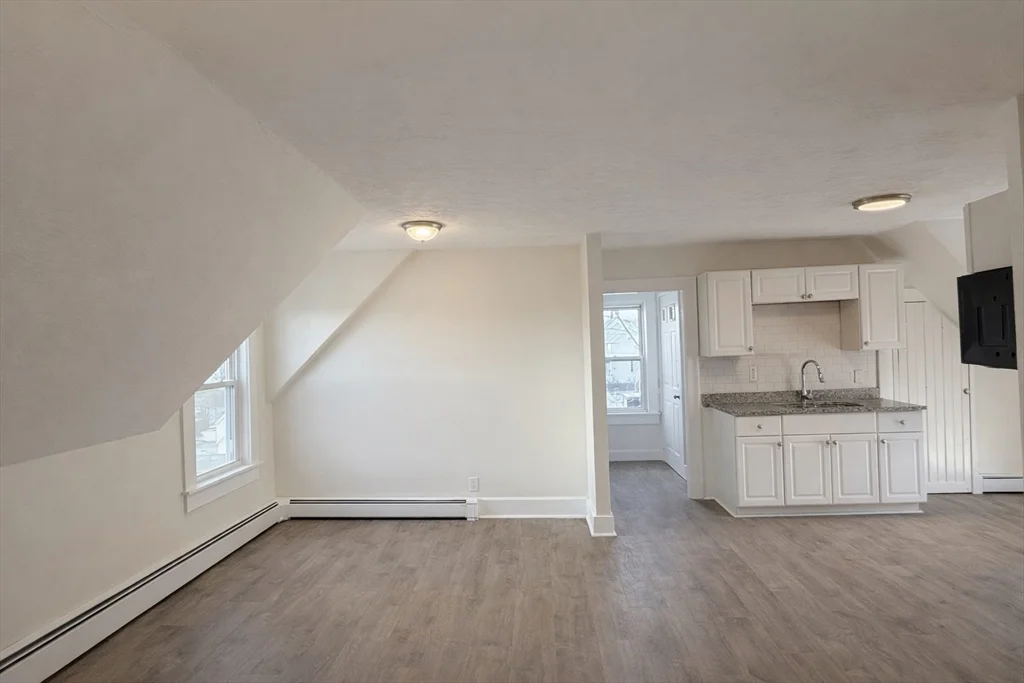 1 bed, 1 bath apartment for rent at 75 Haviland Ave Unit 3, Lynn