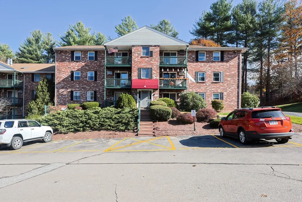 2 bed, 1 bath apartment for rent at 75 Huntoon St Unit 4, Leicester — photo 2 of 25