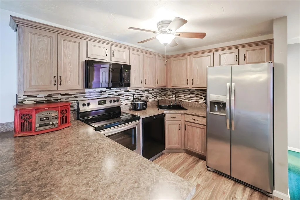 2 bed, 1 bath apartment for rent at 75 Huntoon St Unit 4, Leicester — photo 8 of 25