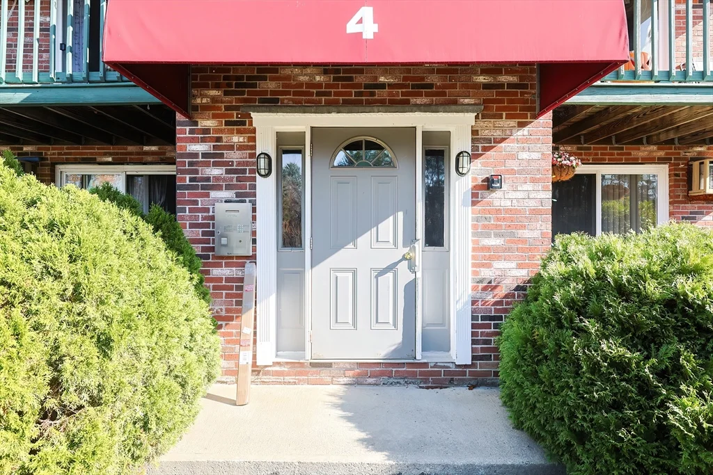2 bed, 1 bath apartment for rent at 75 Huntoon St Unit 4, Leicester — photo 3 of 25