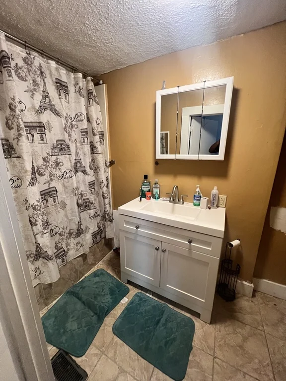 4 bed, 1 bath apartment for rent at 75 Intervale Unit 1, Brockton — photo 7 of 11