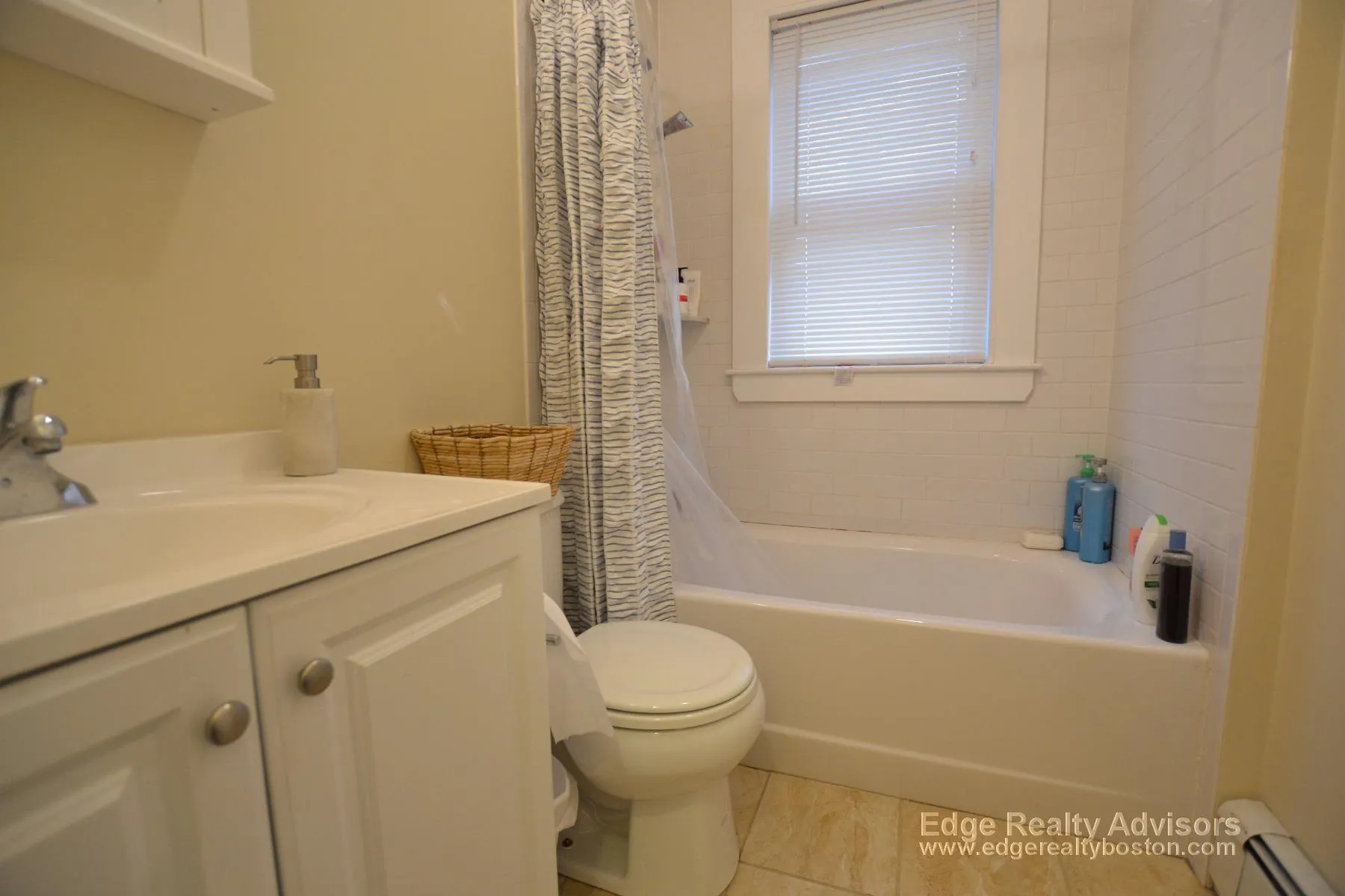 3 bed, 1 bath apartment for rent at 75 Leicester St Unit 1, Oak Square — photo 6 of 11