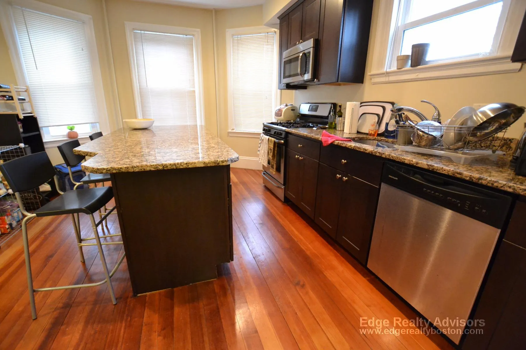 3 bed, 1 bath apartment for rent at 75 Leicester St Unit 1, Oak Square — photo 8 of 11