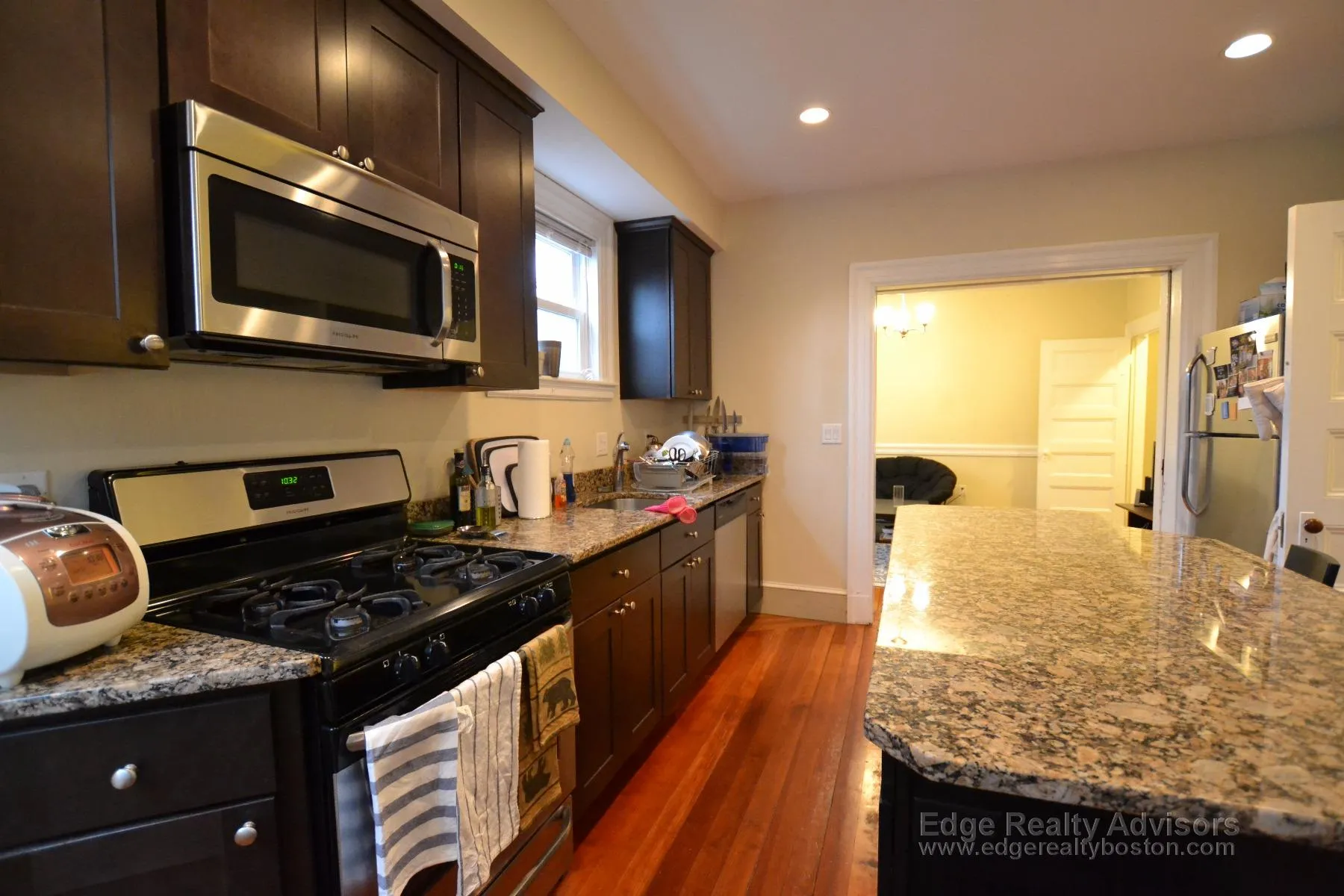 3 bed, 1 bath apartment for rent at 75 Leicester St Unit 1, Oak Square