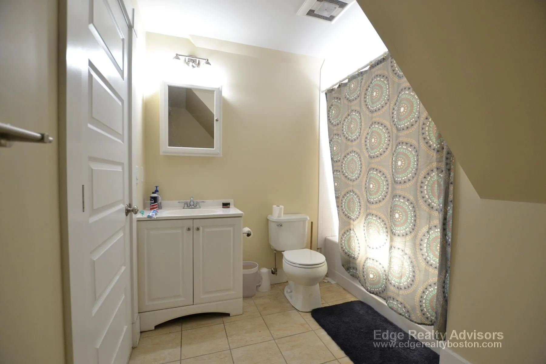 5 bed, 2 bath apartment for rent at 75 Leicester St Unit 2, Oak Square — photo 9 of 14
