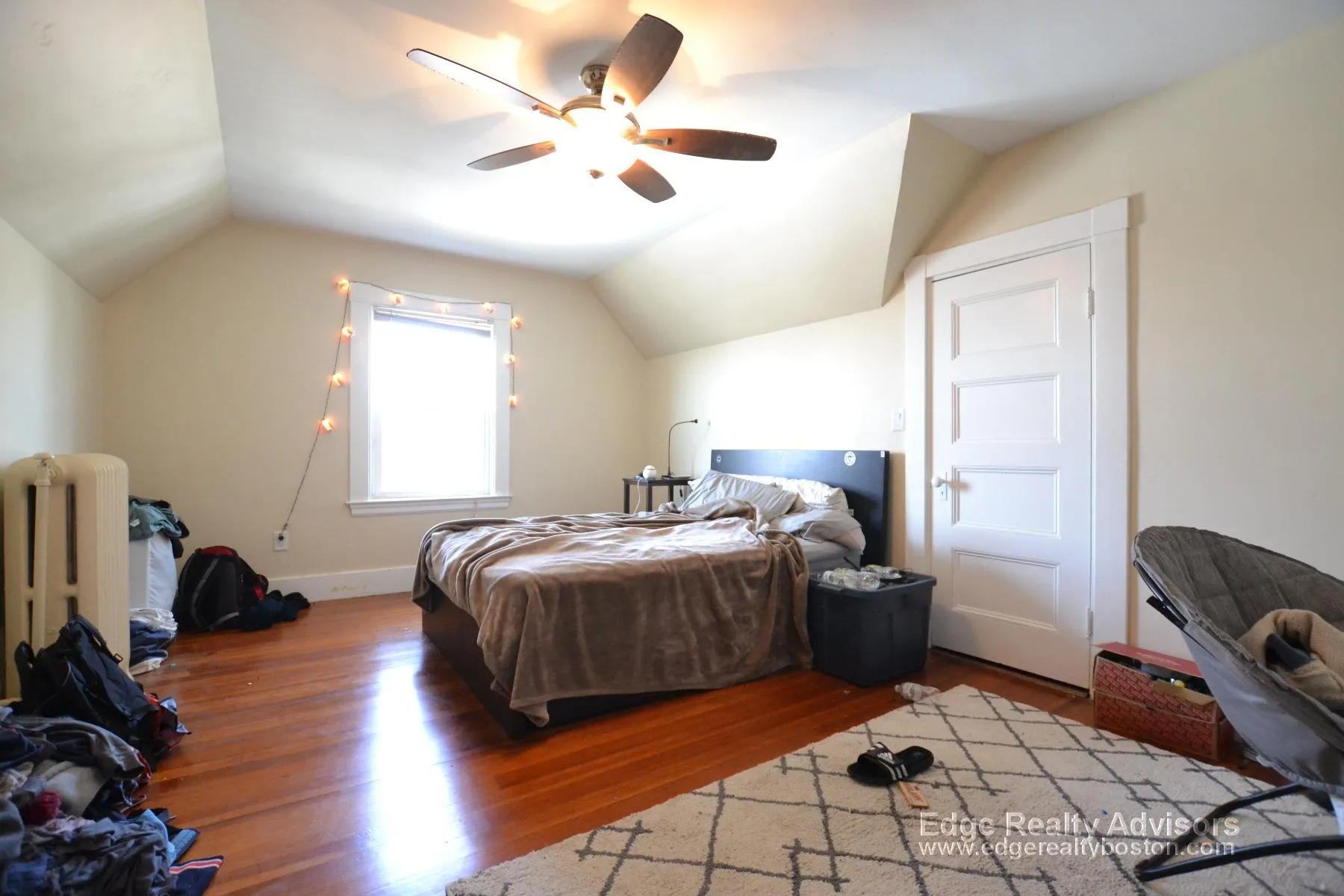 5 bed, 2 bath apartment for rent at 75 Leicester St Unit 2, Oak Square — photo 4 of 14