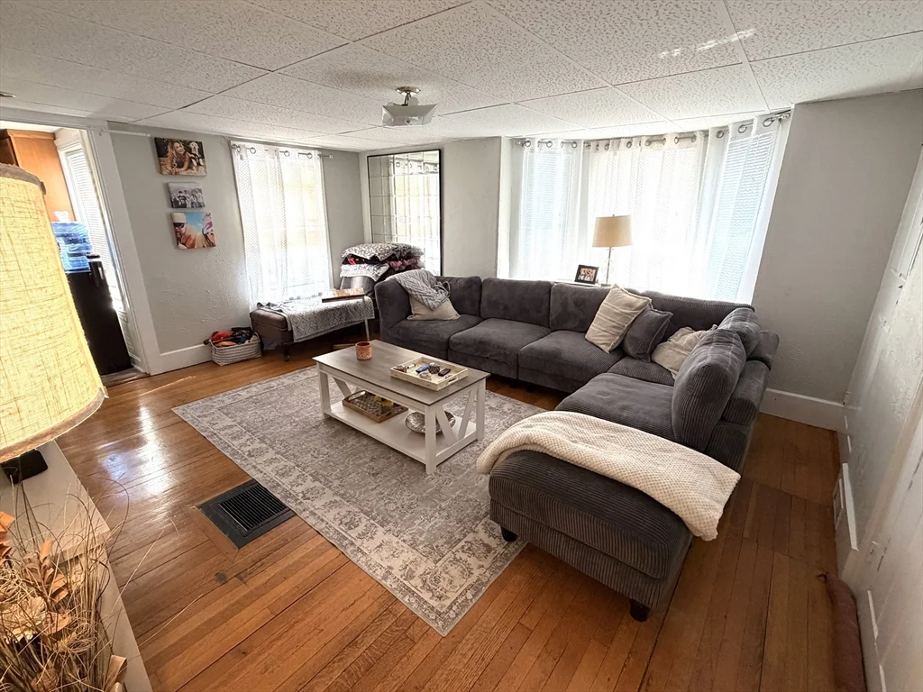 3 bed, 2 bath apartment for rent at 75 Lincoln St Unit 75, Waltham — photo 7 of 12