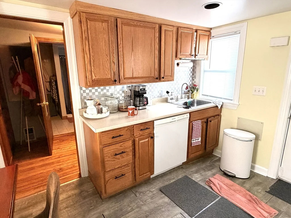 3 bed, 2 bath apartment for rent at 75 Lincoln St Unit 75, Waltham — photo 4 of 12