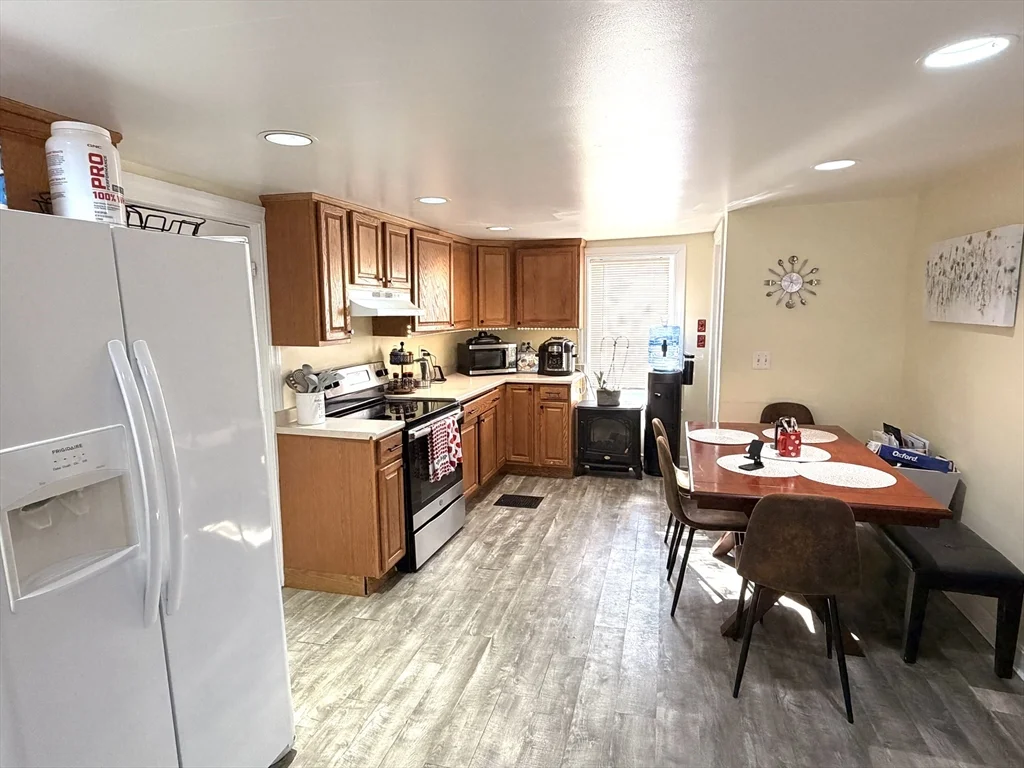3 bed, 2 bath apartment for rent at 75 Lincoln St Unit 75, Waltham — photo 3 of 12