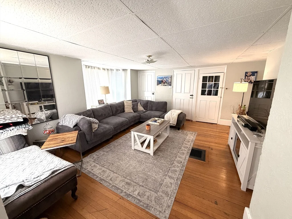 3 bed, 2 bath apartment for rent at 75 Lincoln St Unit 75, Waltham — photo 5 of 12