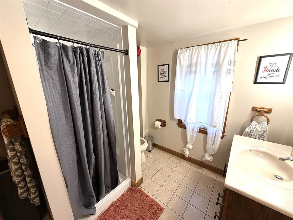 3 bed, 2 bath apartment for rent at 75 Lincoln St Unit 75, Waltham — photo 9 of 12
