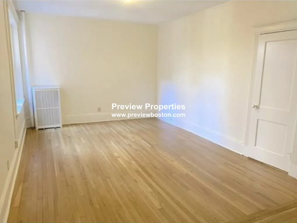 3 bed, 2 bath apartment for rent at 75 Longwood Ave Unit 3R, Coolidge Corner — photo 3 of 7
