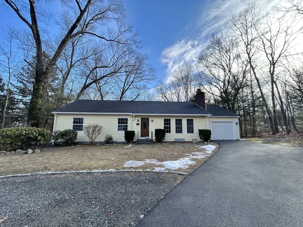 3 bed, 1 bath apartment for rent at 75 Marlboro Rd, Southborough
