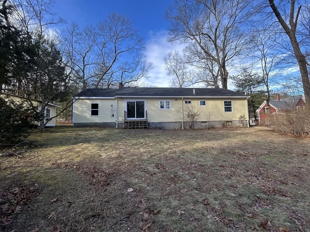 3 bed, 1 bath apartment for rent at 75 Marlboro Rd, Southborough — photo 4 of 18