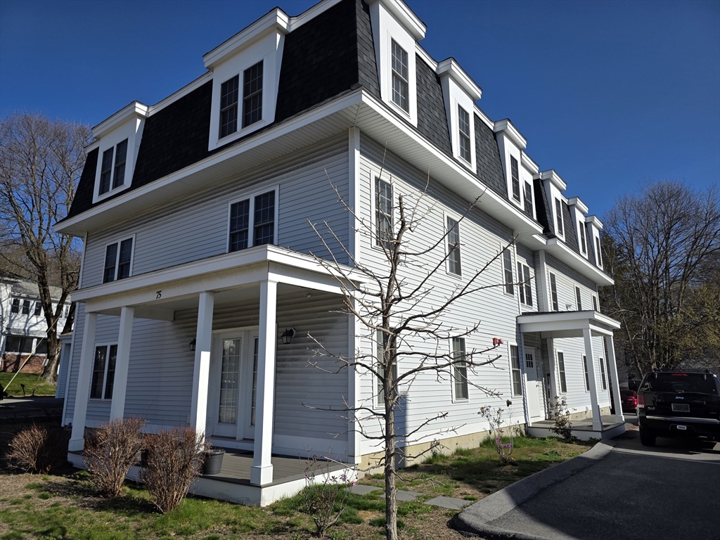 1 bed, 1 bath apartment for rent at 75 Merriam Ave Unit 2, Leominster — photo 1 of 9