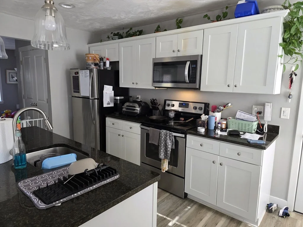 2 bed, 1 bath apartment for rent at 75 Merriam Ave Unit 3, Leominster — photo 3 of 10