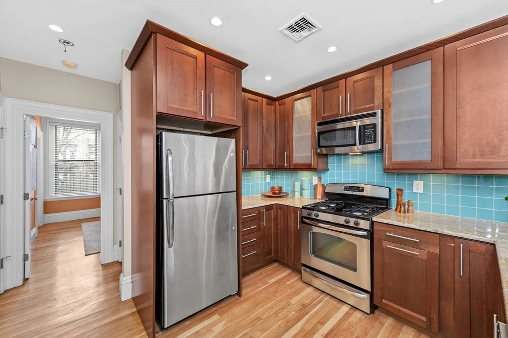 1 bed, 1 bath apartment for rent at 75 Montgomery St Unit 3, South End — photo 5 of 13