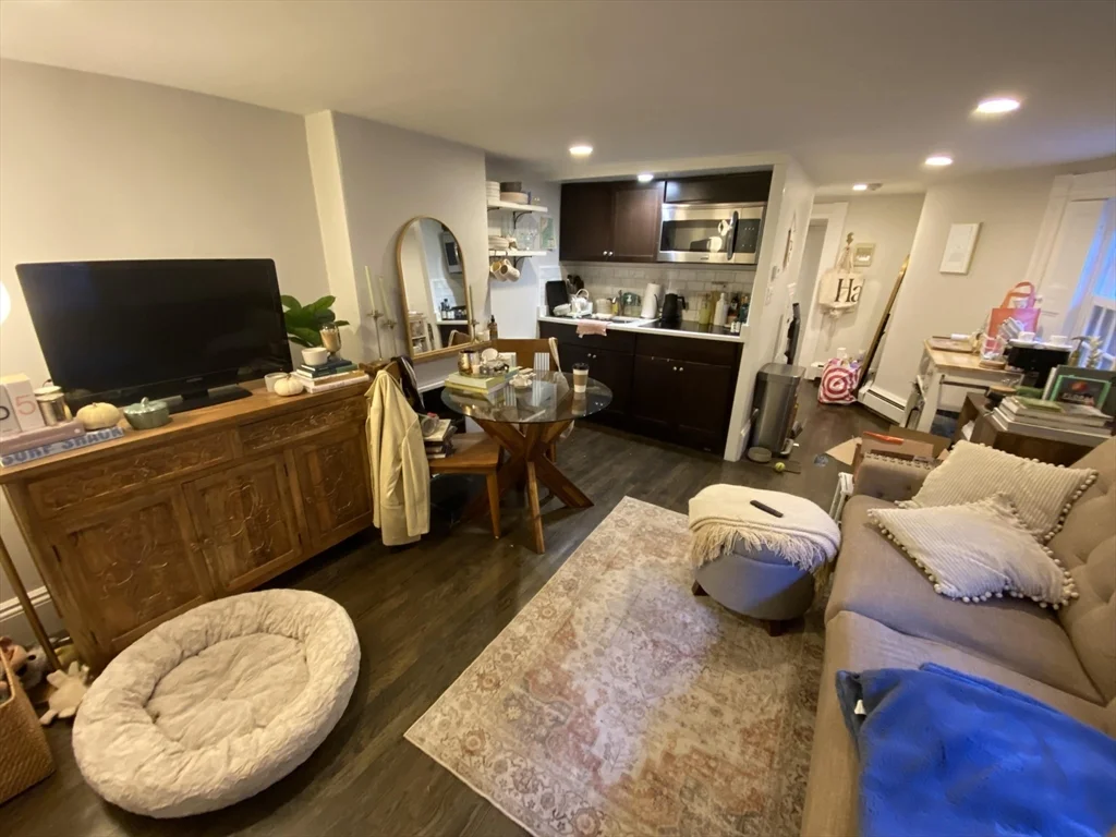 1 bed, 1 bath apartment for rent at 75 Mount Vernon St Unit 6, Beacon Hill — photo 1 of 10