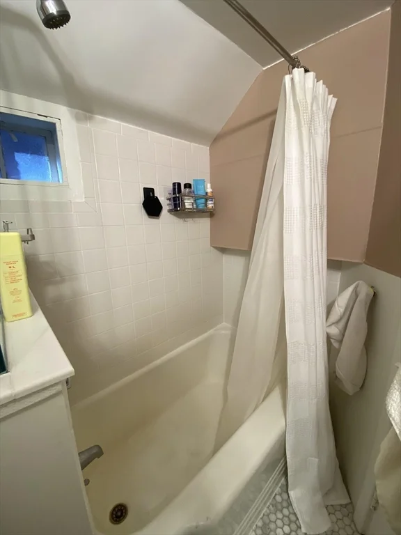 1 bed, 1 bath apartment for rent at 75 Mount Vernon St Unit 6, Beacon Hill — photo 9 of 10