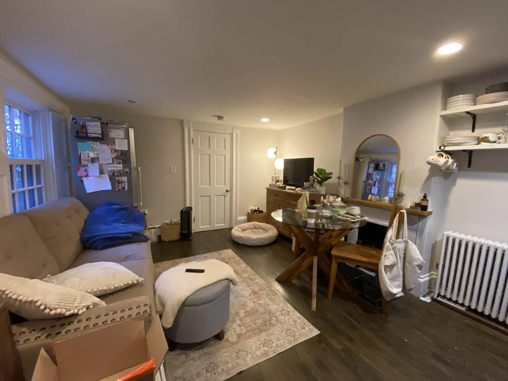 1 bed, 1 bath apartment for rent at 75 Mount Vernon St Unit 6, Beacon Hill — photo 2 of 10