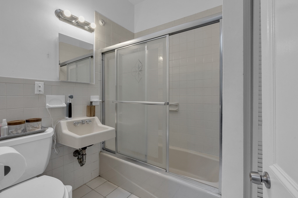2 bed, 1 bath apartment for rent at 75 Newbury St Unit 41, Back Bay — photo 8 of 13