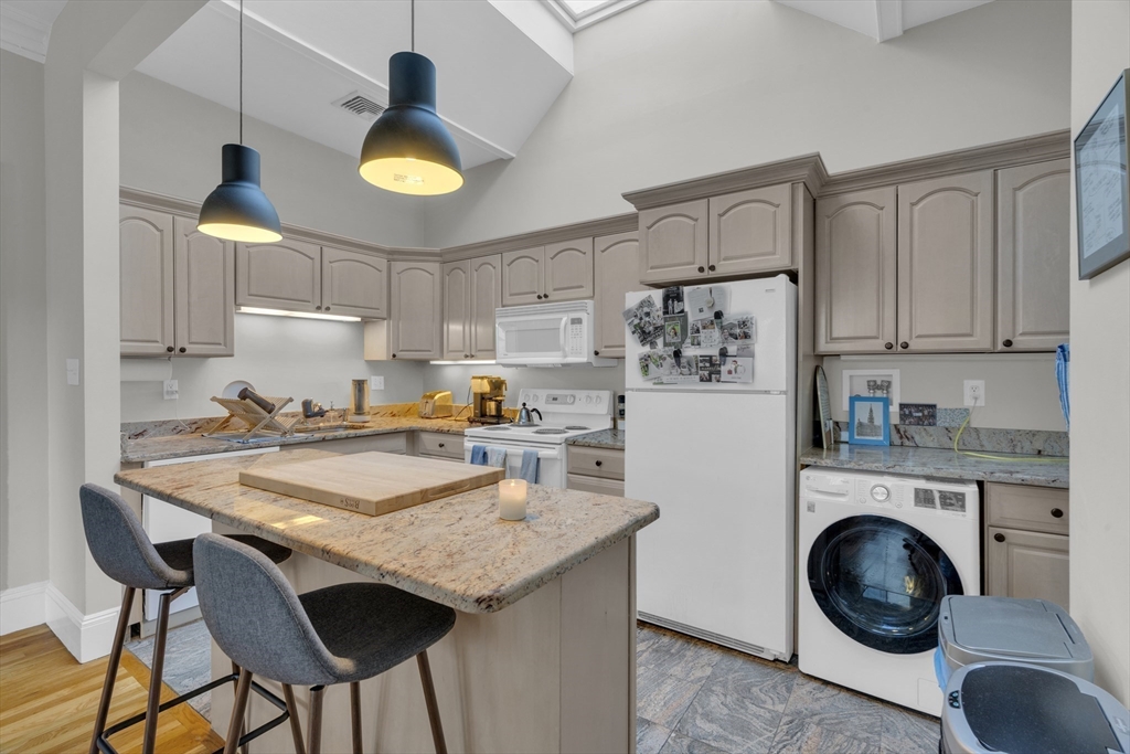 2 bed, 1 bath apartment for rent at 75 Newbury St Unit 41, Back Bay — photo 5 of 13