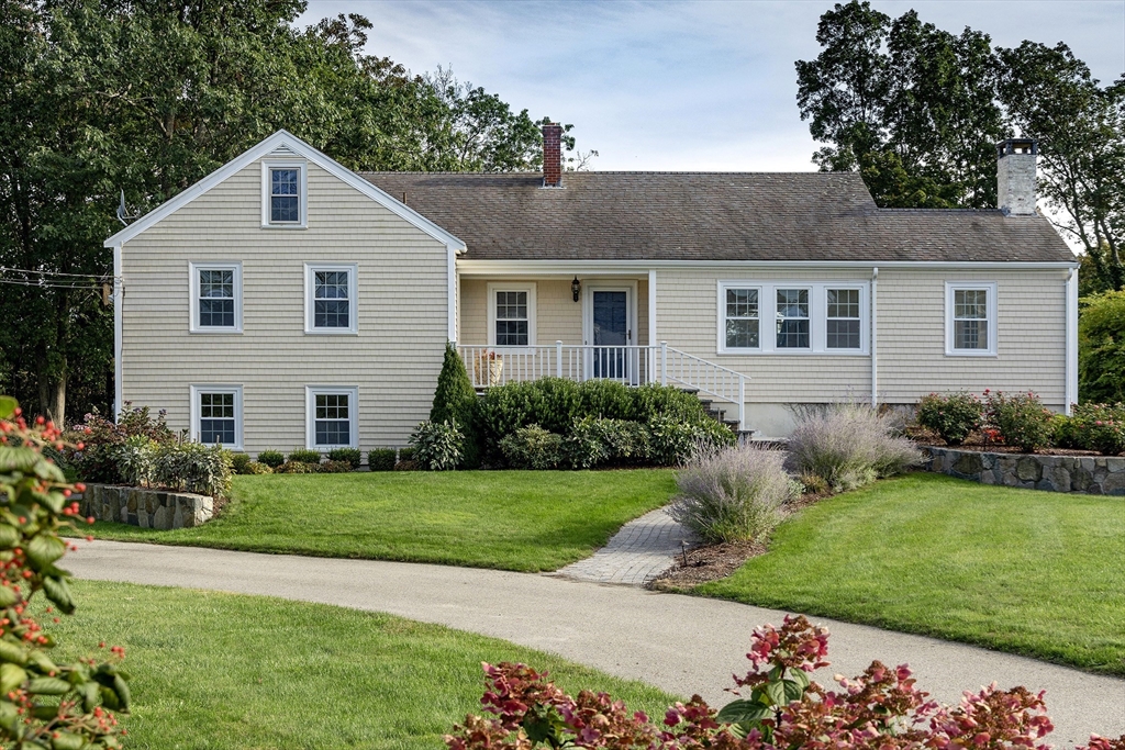 3 bed, 2 bath apartment for rent at 75 Nichols Rd Unit 0, Cohasset — photo 2 of 15
