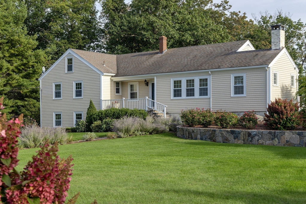 3 bed, 2 bath apartment for rent at 75 Nichols Rd Unit 0, Cohasset — photo 3 of 15