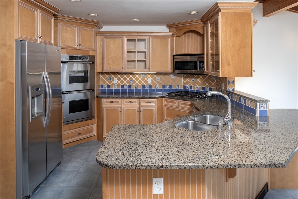 3 bed, 2 bath apartment for rent at 75 Nichols Rd Unit 0, Cohasset — photo 9 of 15