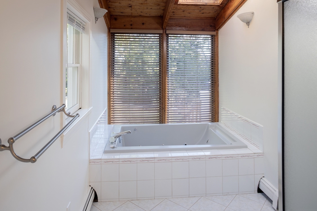 3 bed, 2 bath apartment for rent at 75 Nichols Rd Unit 0, Cohasset — photo 14 of 15