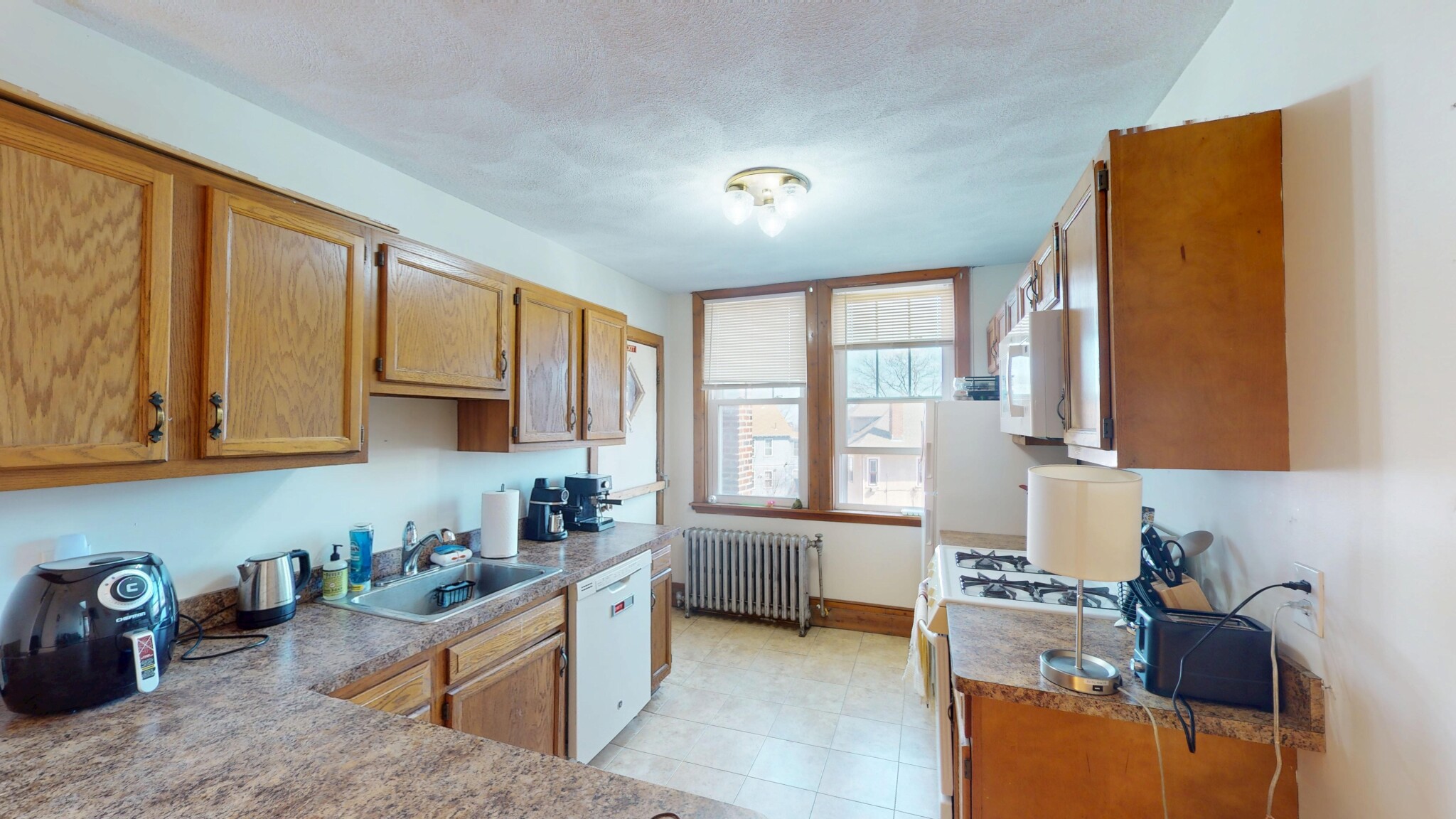 3 bed, 1 bath apartment for rent at 75 Nottinghill Rd Unit 11, Brighton — photo 3 of 15