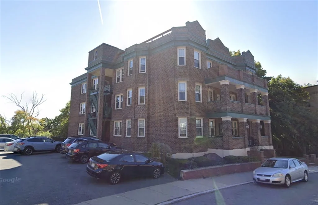 3 bed, 1 bath apartment for rent at 75 Nottinghill Unit 2A, Brighton