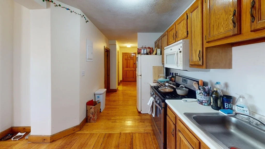 3 bed, 1 bath apartment for rent at 75 Nottinghill Unit 2A, Brighton — photo 5 of 10