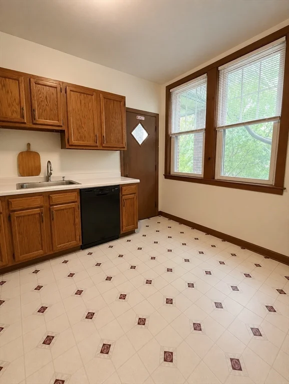 2 bed, 1 bath apartment for rent at 75 Nottinghill Unit 9, Brighton — photo 3 of 8