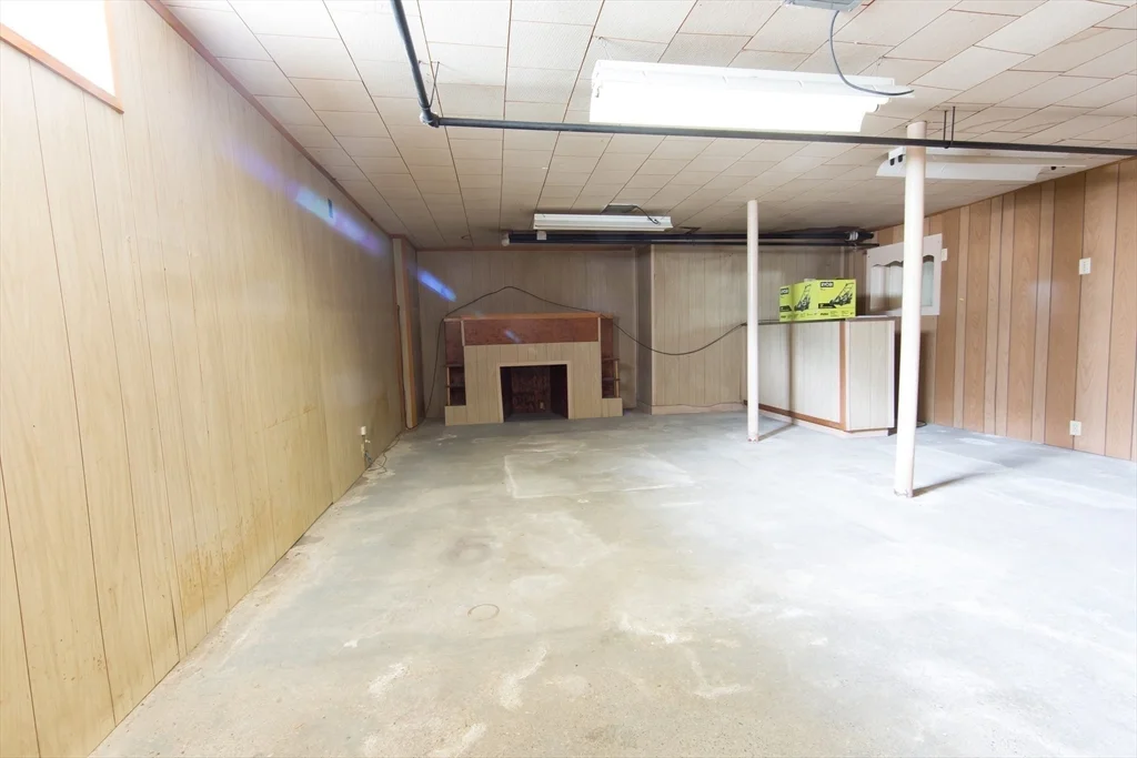 3 bed, 1 bath apartment for rent at 75 Osceola Ave, Burncoat — photo 8 of 11