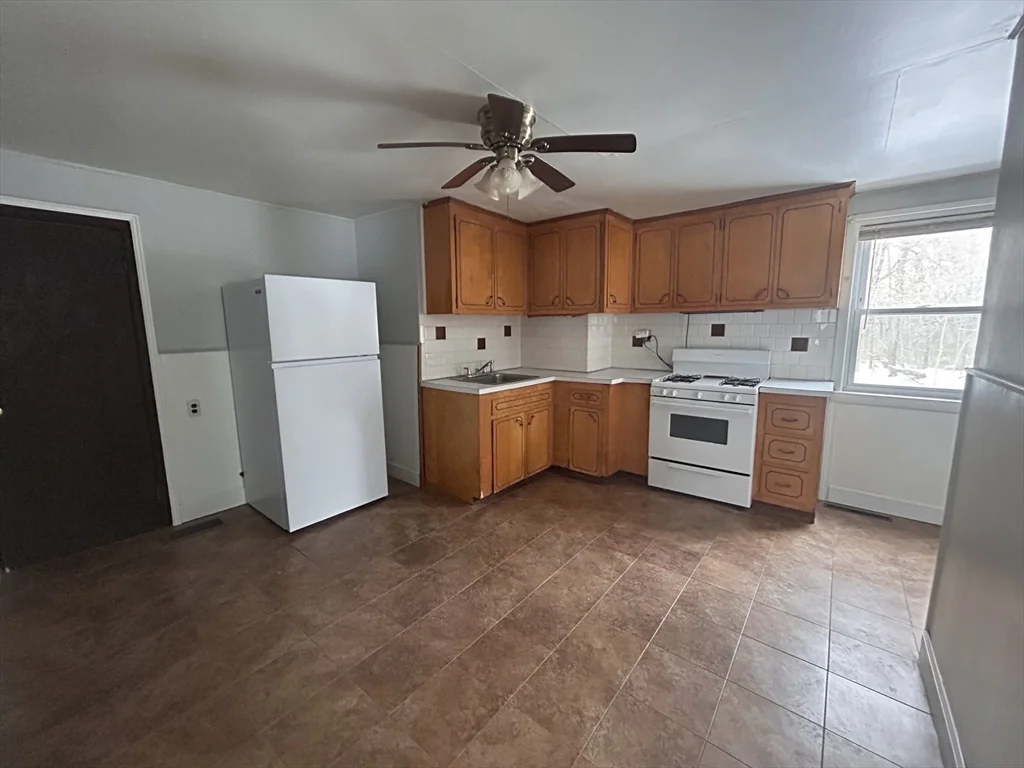 2 bed, 1 bath apartment for rent at 75 Packard St Unit 2, North Stoughton — photo 10 of 23