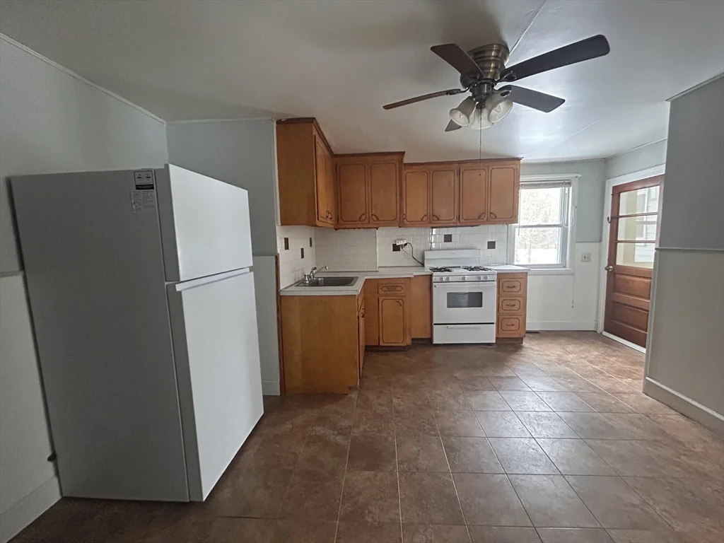2 bed, 1 bath apartment for rent at 75 Packard St Unit 2, North Stoughton — photo 11 of 23