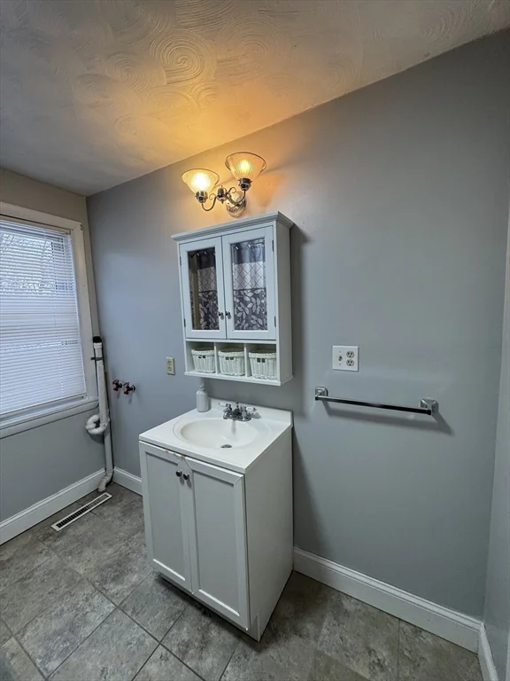 2 bed, 1 bath apartment for rent at 75 Packard St Unit 2, North Stoughton — photo 15 of 23