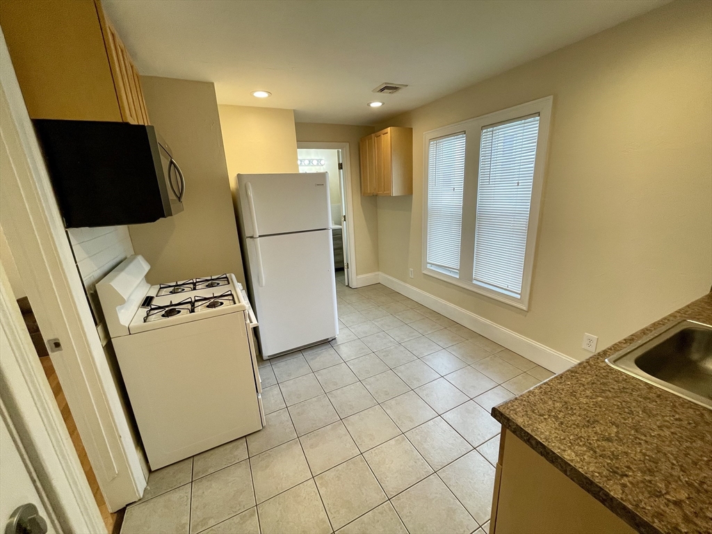 1 bed, 1 bath apartment for rent at 75 Prospect St Unit 2R, Marlborough — photo 2 of 11
