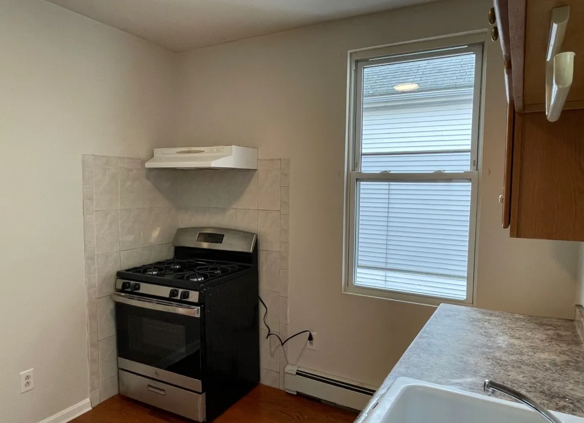 2 bed, 1 bath apartment for rent at 75 Putnam St Unit 1-1, Eagle Hill — photo 29 of 42